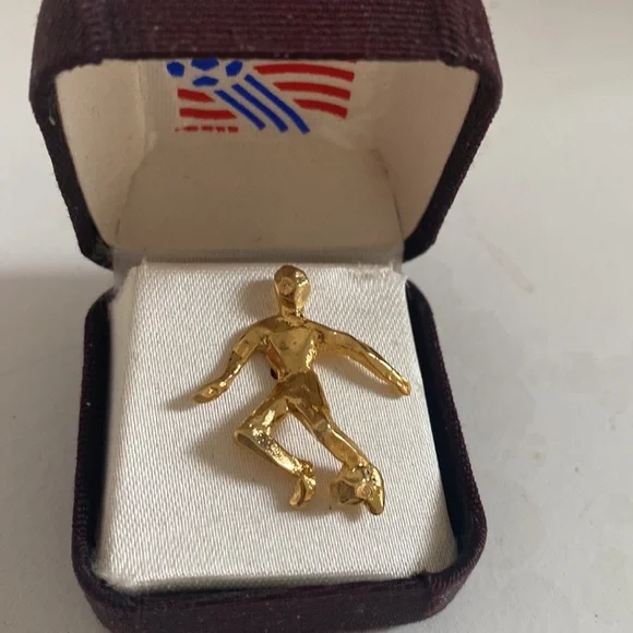 27:07 - Vintage FIFA World Cup USA 1994 Pin